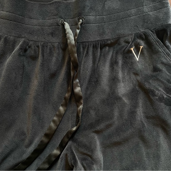 Victoria’s Secret Black Velour High Rise Jogger size Small plush soft V Logo - Picture 2 of 4